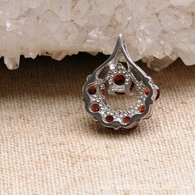 東?？h盛飾珠寶 寶石級純天然石榴石包銀邊掛墜的魅力與價值